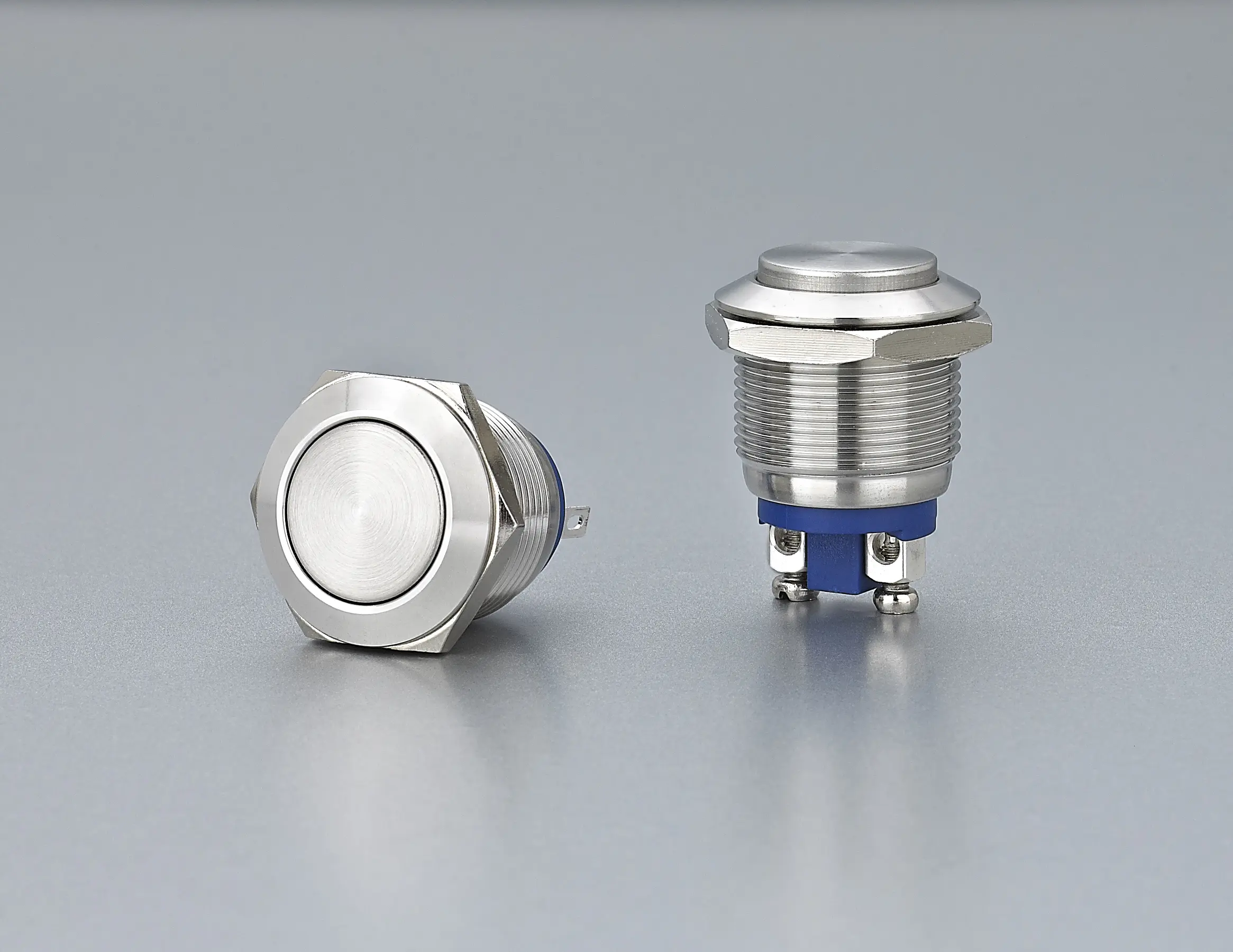 What is the difference between a 2-pin button switch and a 4-pin button switch?